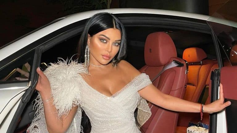 هيفاء وهبي تستقبل العيد بفستان أحمر جريء من شربل زوي